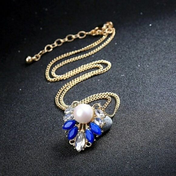 Blue Resin Rhinestone Pearl Minimalist Gold Pendant Necklace - Picture 8 of 9